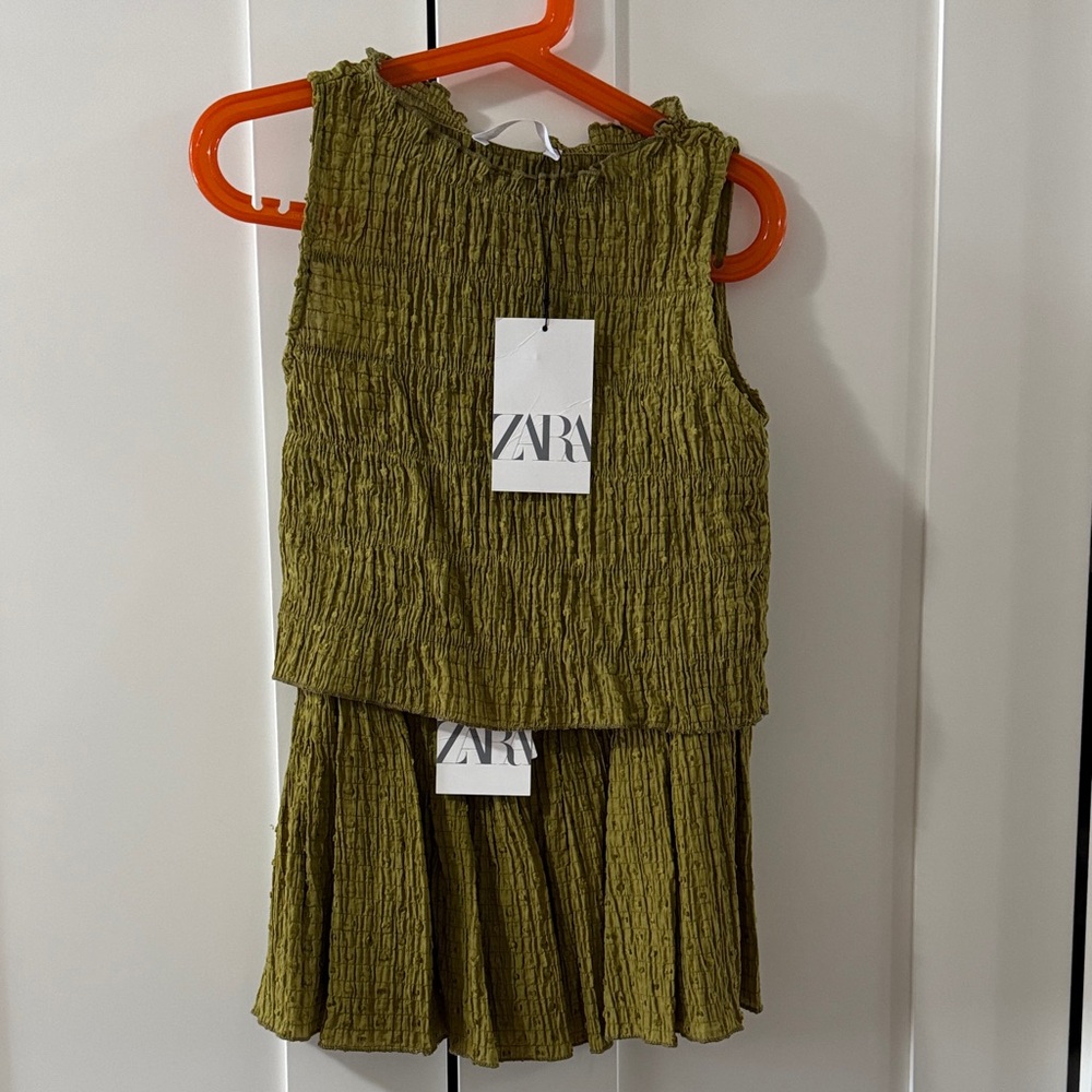 Zara Textured Green Sleeveless Set